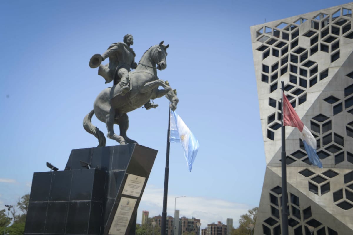 Estatua del brigadier general Juan Bautista Bustos, en Córdoba