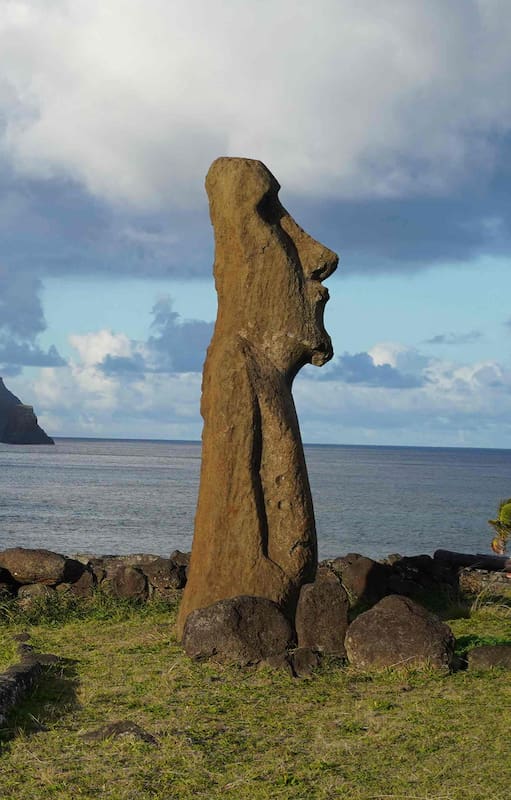 Estatuas de piedra de la cultura Rapa Nui en la Isla de Pascua