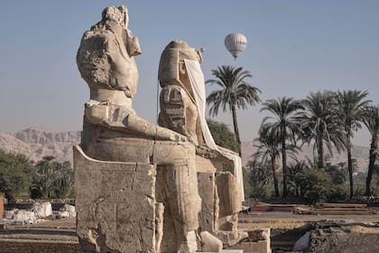 Estatuas del faraón Amenhotep III en Luxor, Egipto
