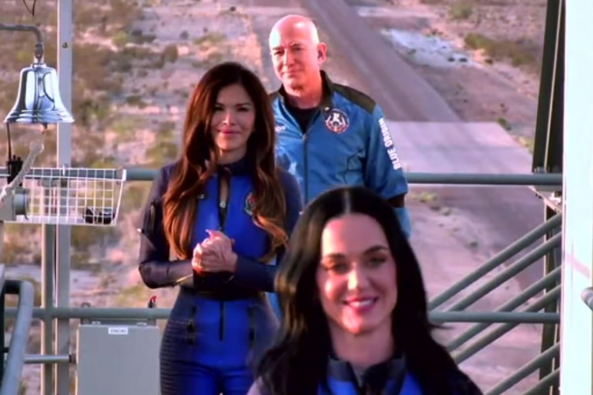 Este 14 de abril de 2025 Blue Origin lleva al espacio a la empresaria estadounidense Lauren Sánchez, la ex científica de la NASA Amanda Nguyen, la cantante Katy Perry, la presentadora de televisión Gale King, la ex científica de la NASA Aisha Bowe y la productora de cine Kerianne Flynn posando con sus trajes espaciales antes de la misión suborbital exclusivamente femenina a bordo del cohete New Shepard.