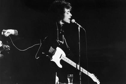 Este 24 de mayo cumple 81 años el músico y poeta Bob Dylan, nacido Robert Allen Zimmerman, entre otras efemérides de la jornada