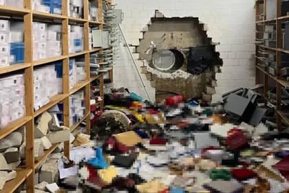 Este agujero en la pared fue hecho con un enorme taladro el 27 de diciembre de 2025