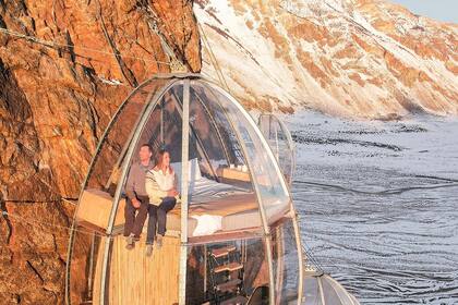 El hotel más extremo de la Argentina: cómo es y cuánto cuesta dormir colgado en una burbuja a 270 metros de altura El hotel más extremo de la Argentina: cómo es y cuánto cuesta dormir colgado en una burbuja a 270 metros de altura