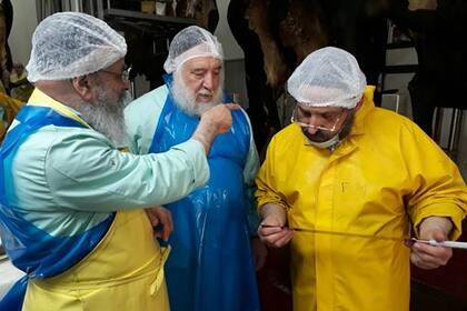 Este año, el Rabinato dio permiso en la Argentina para faenar hasta el 27 de agosto próximo. Las faenas se realizan durante cuatro meses entre la Pesaj y Rosh hashana (Año Nuevo) donde equipos llegan desde Israel y se instalan en el país para el trabajo