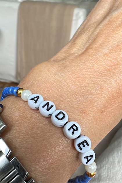 "Este año fui muy regalada, pero el que más me gustó y me emocionó fue esta pulsera que me hizo especialmente Jacinta", nos cuenta Andrea