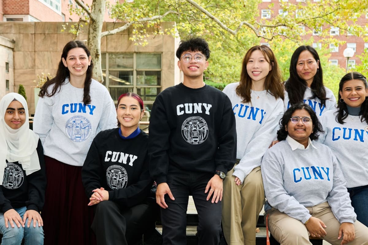 Este apoyo financiero permite a los estudiantes asistir a una universidad SUNY o CUNY sin costo de matrícula