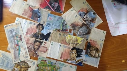 Este artista salteño encontró en los billetes una manera de expresar su sensibilidad y hacer arte
