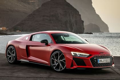 Este Audi R8 V10 RWD 2022 recibió algunas mejoras que fueron tomadas del modelo de competición LMS GT4