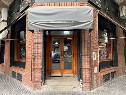 Este bodegón español se ubica justo en la esquina de San José y Chile.
