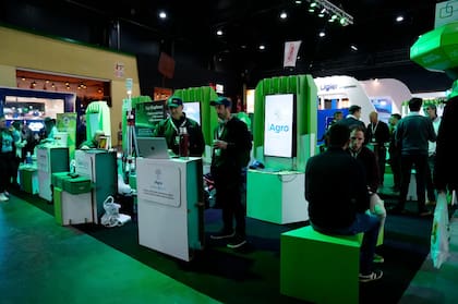 “Este congreso reunirá a todos los actores de la cadena agroalimentaria para ofrecer a los productores una mirada 360° sobre la actualidad y tendencias en el sector, así como sobre las problemáticas y soluciones que se pueden generar", expresó Carolina Meiller, directora adjunta de Prospectiva Aapresid