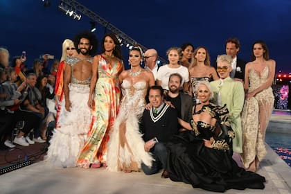 Este desfile contó además con una pasada referida a diversidad de género, amor y aceptación