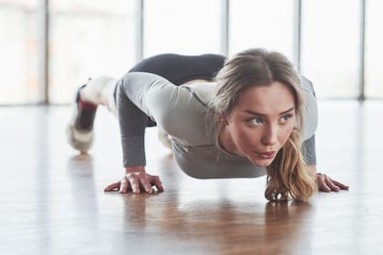 Este entrenamiento se volvió viral en redes sociales, ya que ayuda a la activación muscular (imagen ilustrativa)