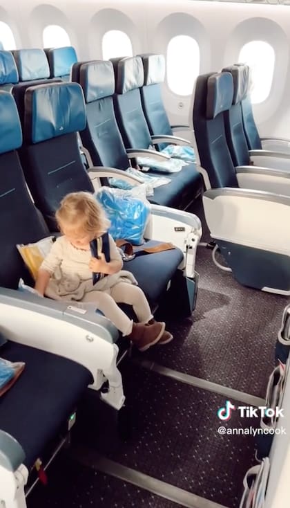 Este era el asiento de avión que la mujer tenía para intercambiar, con más lugar para las piernas