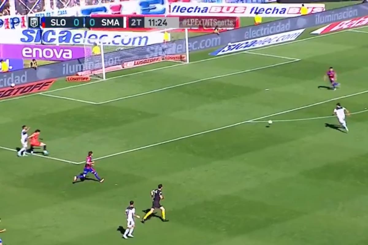 Este error del arquero Altamirano no terminó en gol de Maestro Puch de milagro en el Nuevo Gasómetro: el equipo de Ayude mereció ganar, pero perdió ante San Martín de San Juan