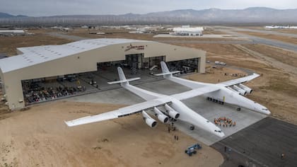 Este es el avión de Stratolaunch, el más grande en su tipo