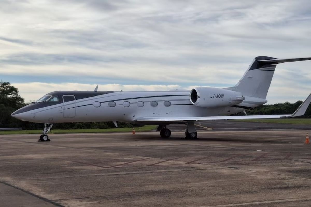 Retienen un avión en Iguazú por sospechas sobre un viaje de Flavio Bolsonaro