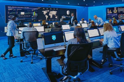 Este es el centro de simulacro de IBM que emula la infraestructura de una compañía para evaluar el impacto de un ataque informático, no solo en los sistemas afectados, sino en las repercusiones que también existe en el resto de la organización