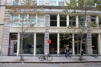 Este es el edificio que alberga la exposición Earth Room en Nueva York