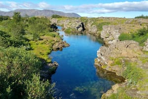 Este es el lago islandés de Thingvellir, en cuyas aguas prácticamente se "unen" las placas tectónicas de América y Europa