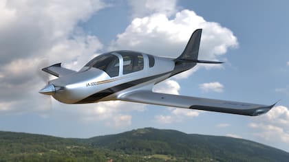 Este es el nuevo modelo del avión de entrenamiento IA-100, diseñado y con el objetivo de ser fabricado en la Argentina.