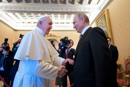 ARCHIVO.- El papa Francisco y Vladimir Putin