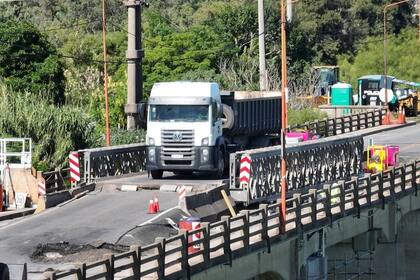 Este fin de semana se terminan los trabajos de reparación del puente entre Santa Fe y Santo Tomé