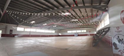 Este gimnasio sirvió como un albergue improvisado para los migrantes asiáticos y africanos que todavía están en Panamá