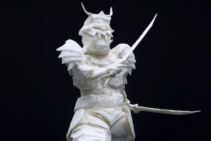 Este guerrero samurái de origami se hizo en 50 horas y con una sola hoja de papel
