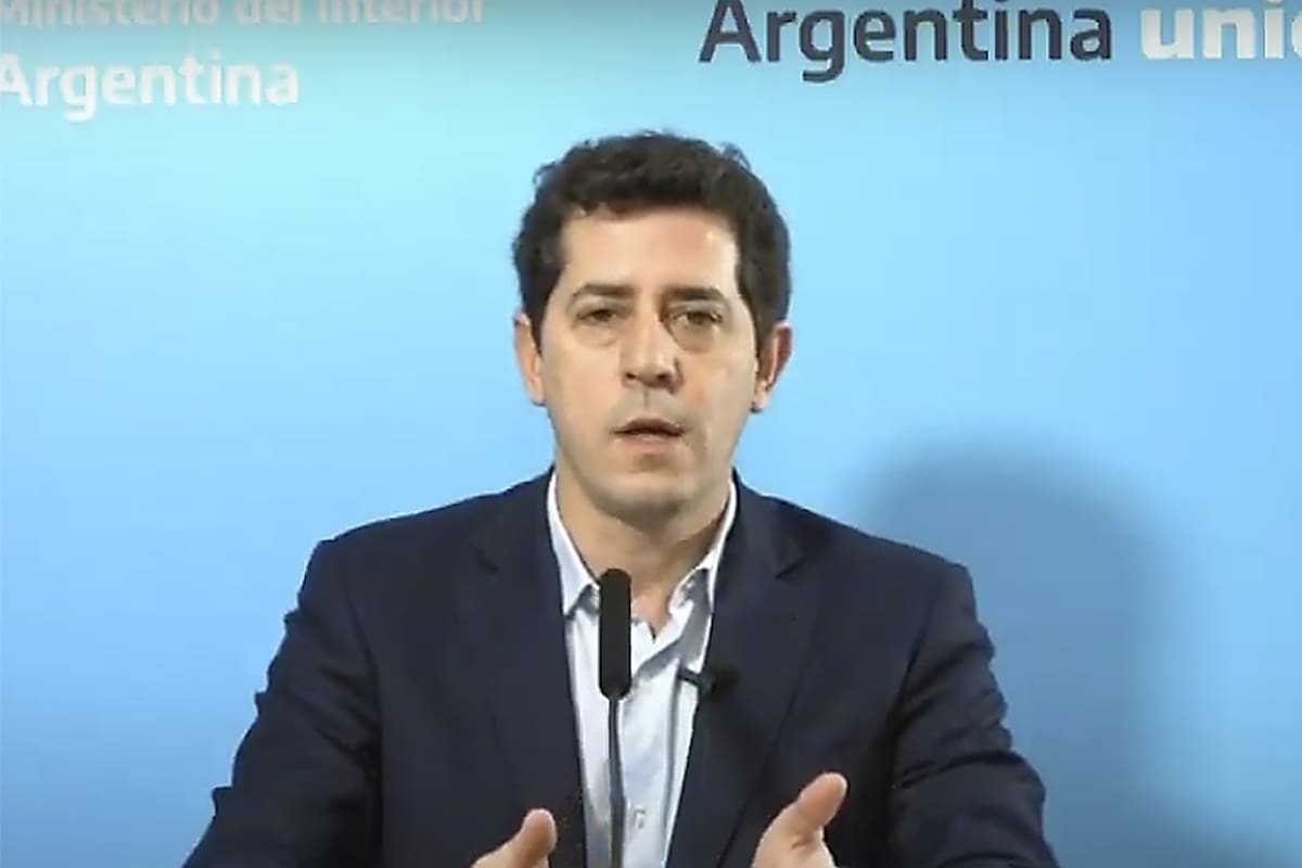 Este homenaje popular no puede terminar en represión y corridas a quienes vienen a despedir a Maradona", señaló el ministro del Interior al jefe de gobierno Horacio Rodríguez Larreta