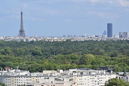 Este incremento temporal en la altura del principal monumento de París es consecuencia de la dilatación térmica