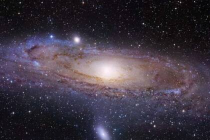 Este intrigante objeto, ubicado cerca del centro de la Vía Láctea, es un remanente de supernova llamado Sagitario A Este, o Sgr A Este