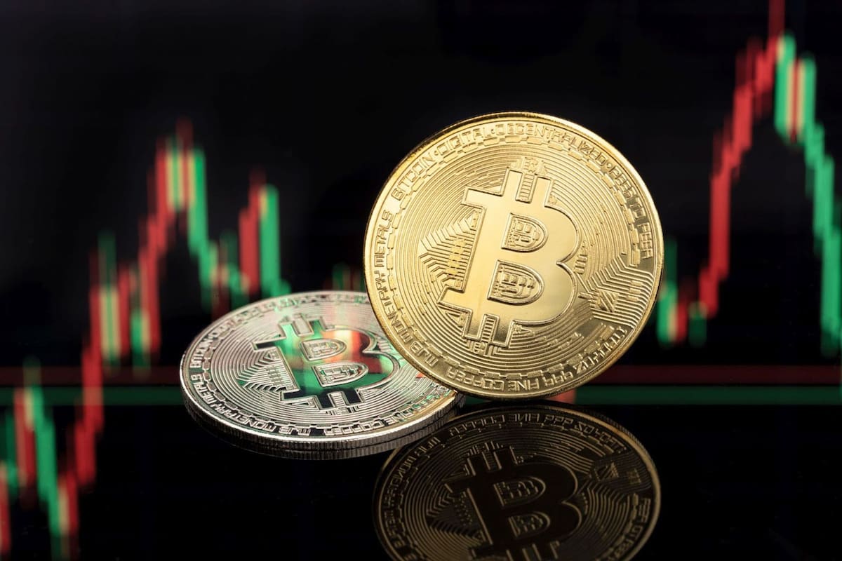 Este lunes, el precio del Bitcoin se posiciona por debajo de los US$56.600