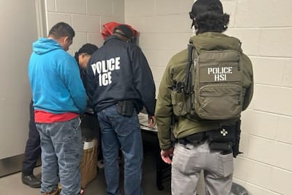 Este lunes varios migrantes fueron detenidos por el ICE en Florida, sus familias dicen que los engañaron