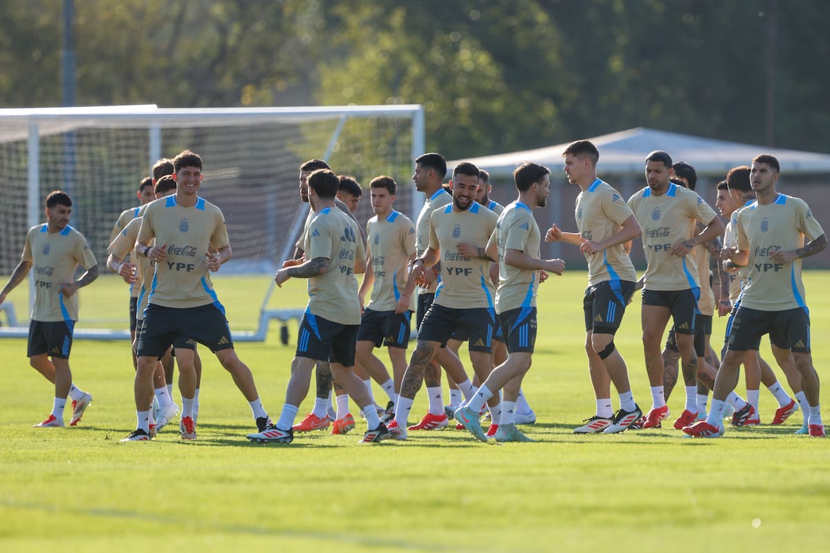 Este martes el seleccionado argentino coordinación y velocidad con pelota y táctica sin oposición en Ezeiza para el compromiso del viernes contra Uruguay por la eliminatoria para el Mundial.