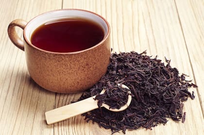 Este método para oscurecer las canas es sencillo, económico y se puede realizar desde casa