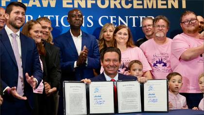 Este miércoles, 132 leyes firmadas por DeSantis comienzan a regir en Florida