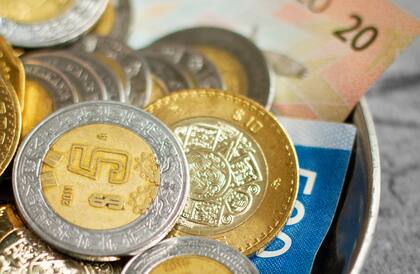 Este miércoles, el peso mexicano se deprecia frente al dólar