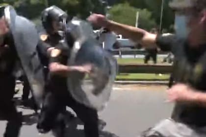 Este miércoles se vivieron momentos de tensión en la protesta de los trabajadores del INTI