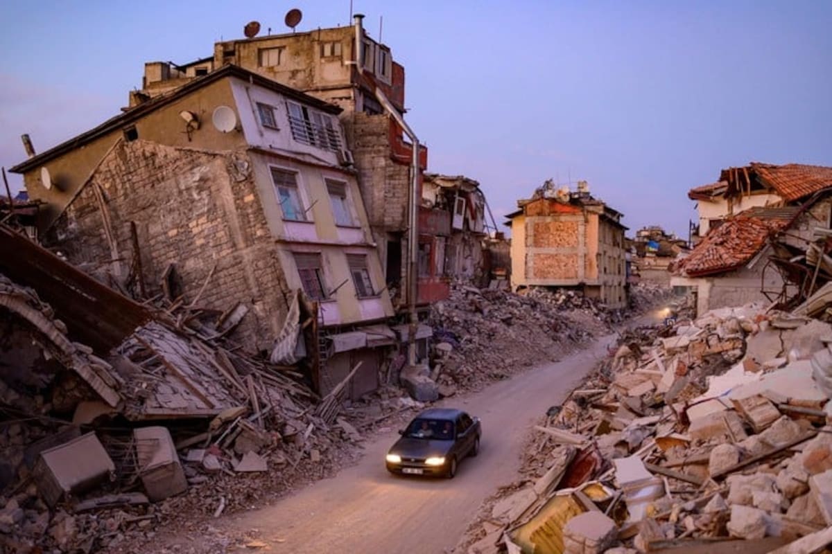 Este miércoles, un sismo de magnitud 6,8° sacudió la frontera entre China y Afganistán. Un libro que se lanza esta semana pone foco en las consecuencias de la geología en la civilización humana (Foto: AFP)