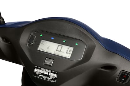 Este modelo suma un tablero LCD y luces de posición LED