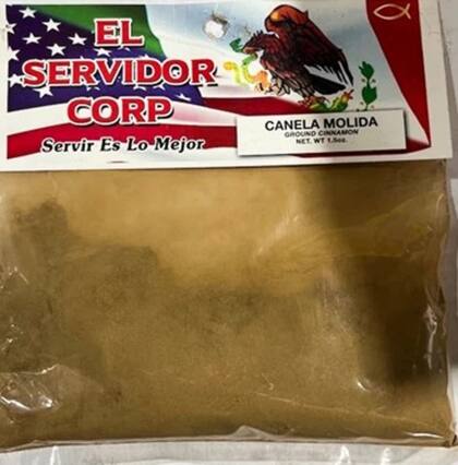 Este nuevo caso involucra a la canela molida de la marca El Servidor, que se distribuye por una compañía del mismo nombre ubicada en Elmhurst, Nueva York (Imagen de la FDA sobre el producto)