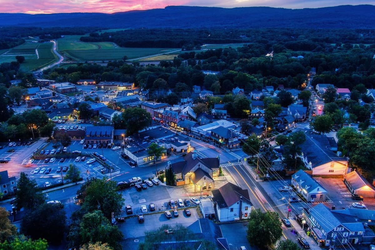 Este pueblo tiene todo para un viaje tranquilo muy cerca de Nueva York, pero lleno de actividades para toda la familia (Instagram/@hvdrones)