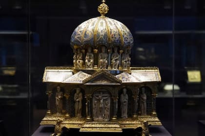 Este relicario medieval alguna vez albergó los huesos de un santo