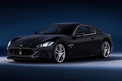 Este roadster italiano, cuenta con un potente motor V8 que alcanza una velocidad máxima de casi 300 km/h