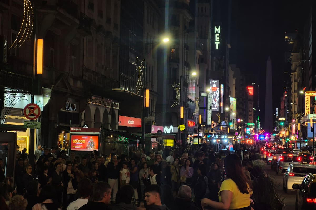 Este sábado, en avenida Corrientes, se hace una nueva edición de la Noche de las Librerías