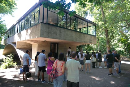Este sábado y el 25, a las 18, habrá recorridas sin turno previo para grupos reducidos y una experiencia “multisensorial”, con música al aire libre, en la Casa sobre el Arroyo, de Mar del Plata.