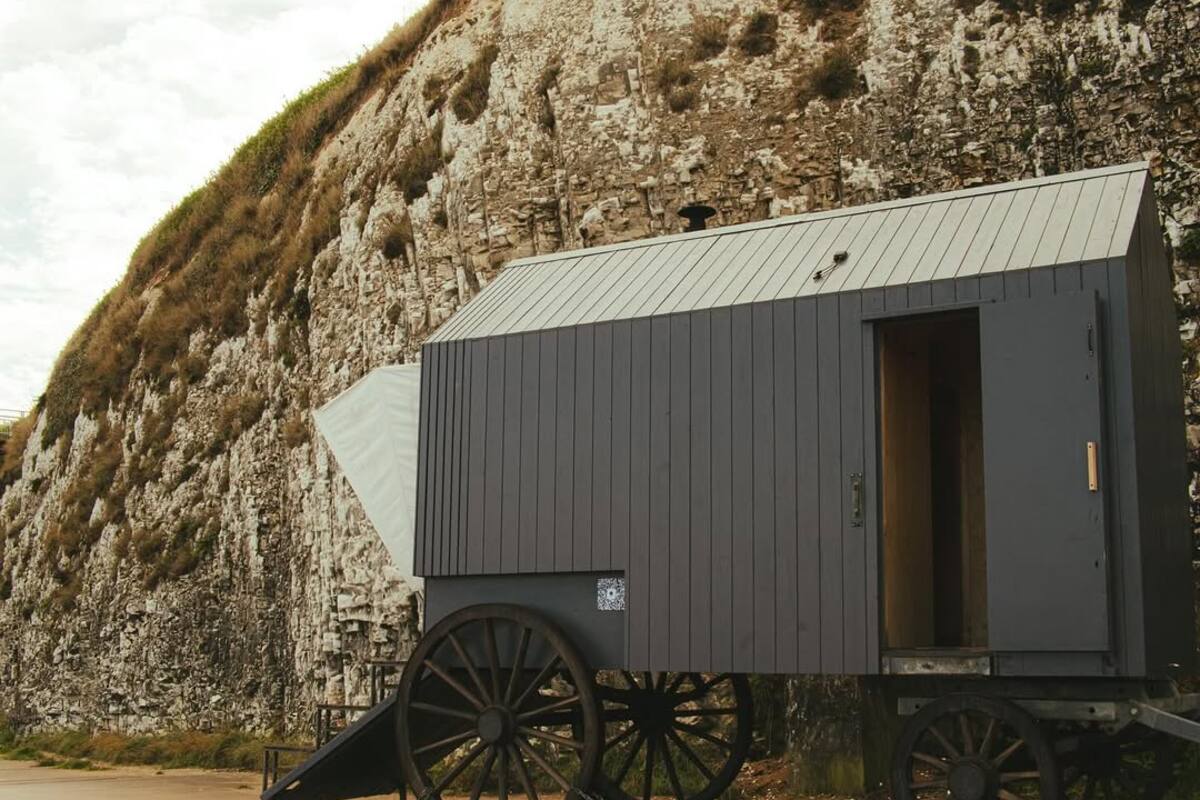 Este sauna rodante se ubicó en una playa a 125km de Londres