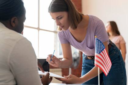 Este sistema, diseñado para facilitar la presentación electrónica de formularios G-28 ante ICE, permitirá a abogados y representantes acreditados de inmigración ofrecer información sobre su elegibilidad