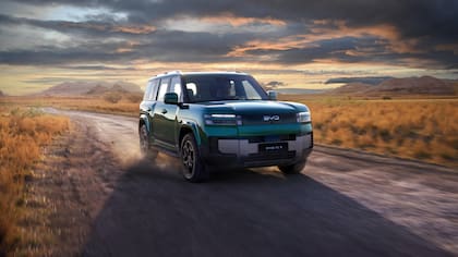 Este SUV tiene tres motores