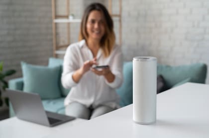 Este tipo de artefactos tecnológicos tienen la capacidad de manipular los micrófonos para ejecutar acciones sin demandas previas